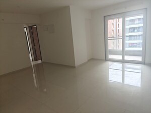 Room in 3 BHK Apartment at Lunkad Orchids, Viman Nagar – for Rent