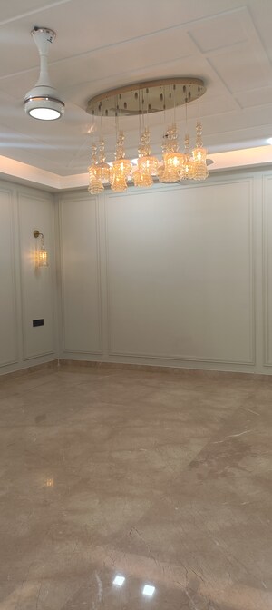 Room in 3 BHK Builder Floor at Anand Vihar – for Rent