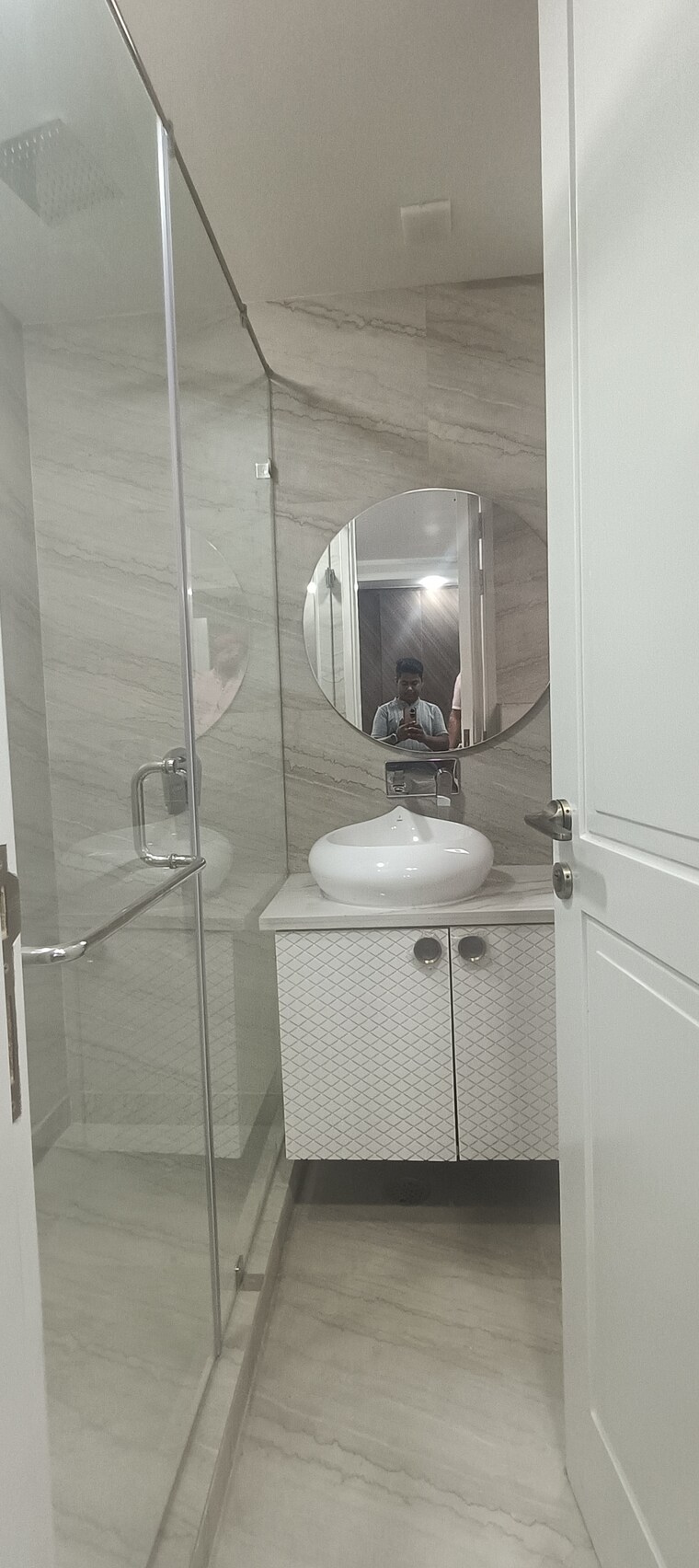 Bathroom, anand vihar 3 Bedroom 1800 Sq.Ft. Builder Floor In Anand Vihar Delhi 9454922