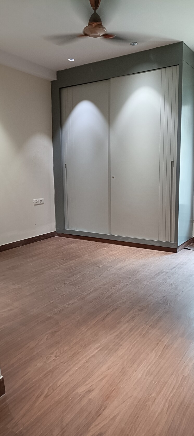 Room, anand vihar 3 Bedroom 1800 Sq.Ft. Builder Floor In Anand Vihar Delhi 9454922