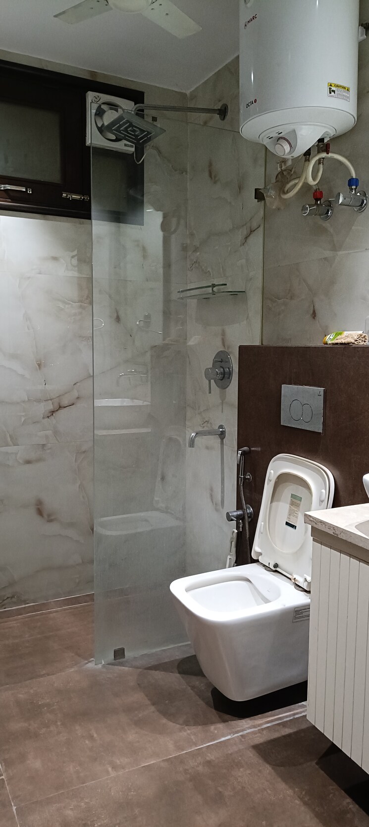 Bathroom, anand vihar 3 Bedroom 1800 Sq.Ft. Builder Floor In Anand Vihar Delhi 9454922