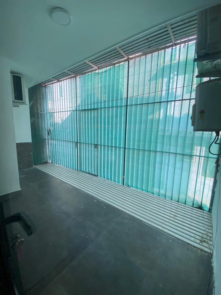 Balcony, east of kailash 3 Bedroom 500 Sq.Yd. Builder Floor In East Of Kailash Delhi 9454925