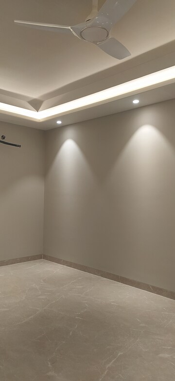 Furnished Amenities in 4 BHK Builder Floor at Parklands, Sector 85 – for Sale