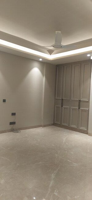 Room in 4 BHK Builder Floor at Parklands, Sector 85 – for Sale