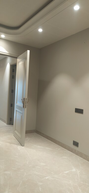 Furnished Amenities in 4 BHK Builder Floor at Parklands, Sector 85 – for Sale