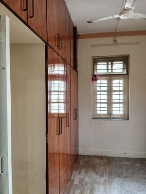 Room in 1 BHK Apartment at Jyoti CHS Santacruz East, Santacruz East – for Rent