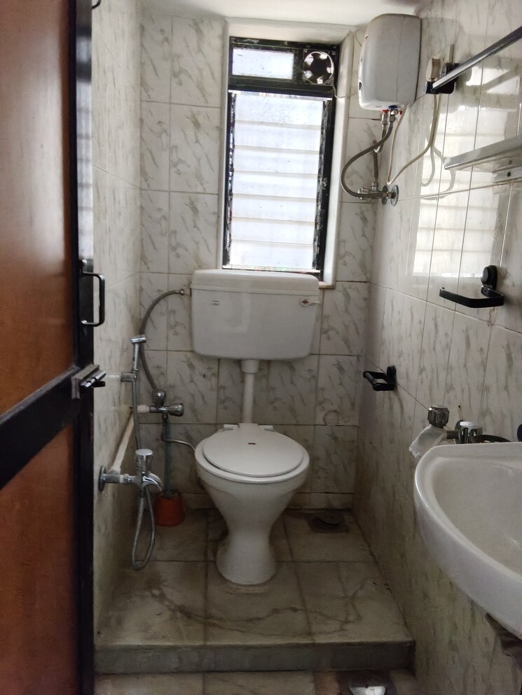 Bathroom, bhoomi-tower-santacruz-east 2 Bedroom 900 Sq.Ft. Apartment In Santacruz East Mumbai 9454971