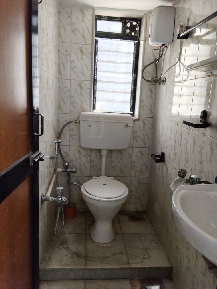 Bathroom, bhoomi-tower-santacruz-east 2 Bedroom 900 Sq.Ft. Apartment In Santacruz East Mumbai 9454971