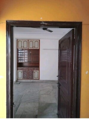 Room in 2 BHK Independent House at Sector 55 – for Rent