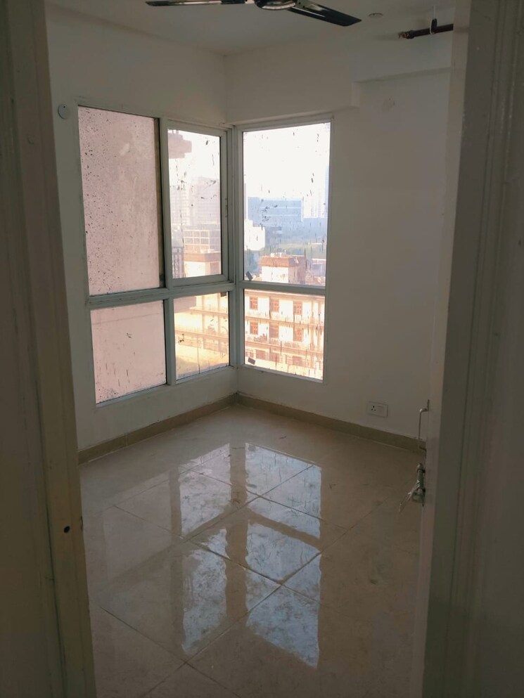 Room, signature-global-prime 2 Bedroom 834 Sq.Ft. Apartment In Sector 63a Gurgaon 9455014