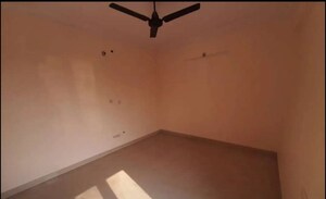 Room in 3 BHK Apartment at Kaisarbagh – for Rent