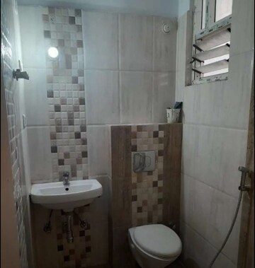Bathroom in 3 BHK Apartment at Kaisarbagh – for Rent