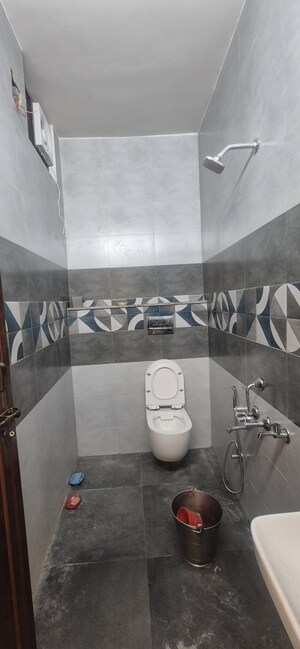 Bathroom in 2.5 BHK Independent House at Gomti Nagar – for Rent