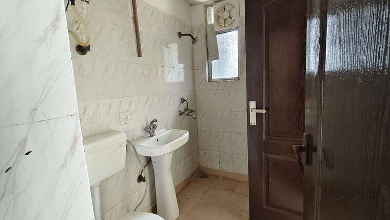 Bathroom, piyush-heights 2 Bedroom 1268 Sq.Ft. Apartment In Sector 89 Faridabad 9455106