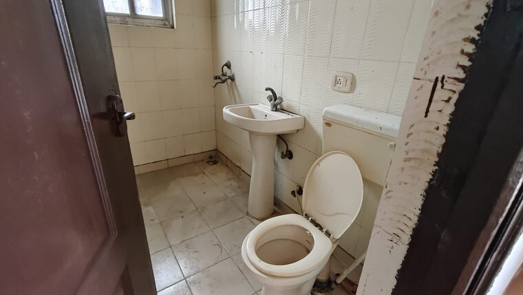 Bathroom, piyush-heights 2 Bedroom 1268 Sq.Ft. Apartment In Sector 89 Faridabad 9455106