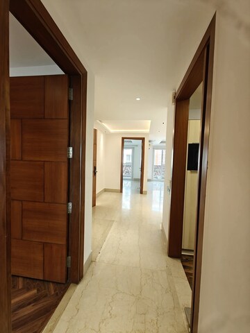 Building Lobby in 4 BHK Apartment at Ireo Victory Valley, Sector 67 – for Rent