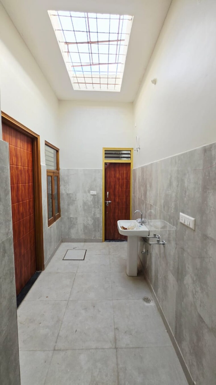 Bedroom, dlf farms 4 Bedroom 500 Sq.Yd. Builder Floor In Dlf Farms Delhi 9455210