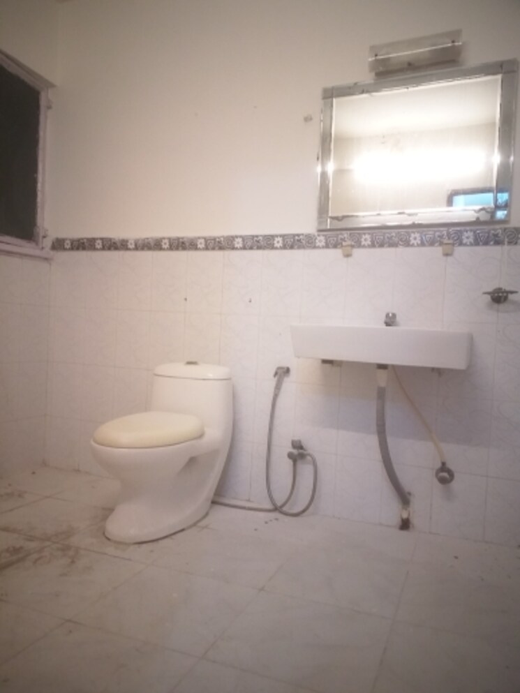 Bathroom, new rajinder nagar 1.5 Bedroom 1080 Sq.Ft. Builder Floor In New Rajinder Nagar Delhi 9455307