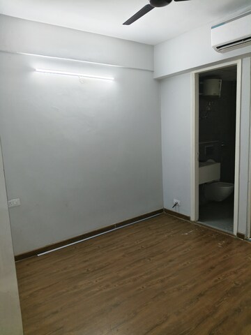 Room in 2 BHK Apartment at Signature Global City, Sector 37d – for Rent