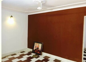 Bedroom in 3 BHK Builder Floor at Dlf Farms – for Rent