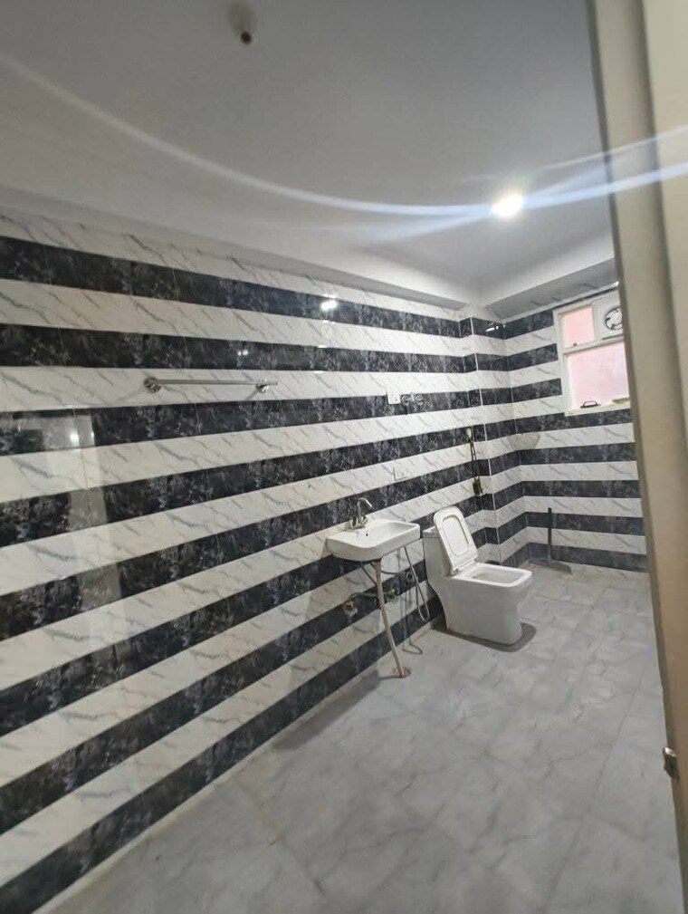 Bathroom, chattarpur 2 Bedroom 850 Sq.Ft. Builder Floor In Chattarpur Delhi 9455338