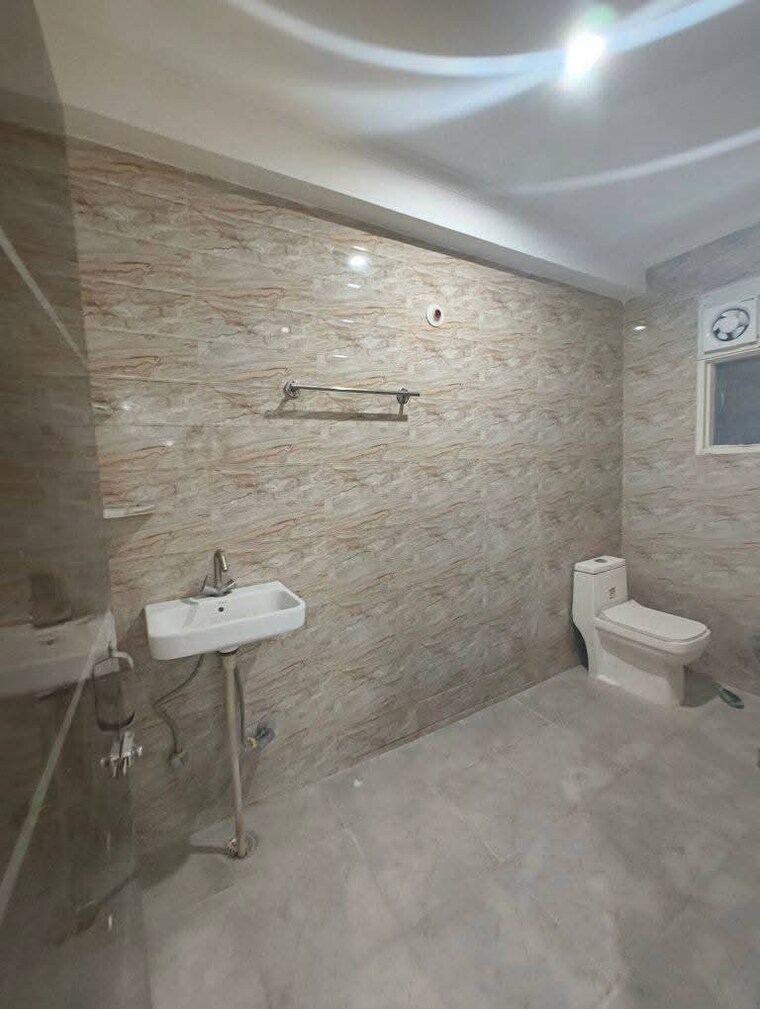Bathroom, chattarpur 2 Bedroom 850 Sq.Ft. Builder Floor In Chattarpur Delhi 9455338