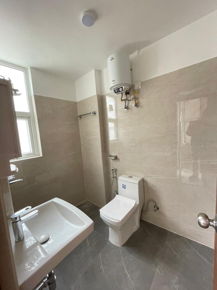 Master Bedroom, ram-shanti-apartment 3.5 Bedroom 2100 Sq.Ft. Apartment In Sector 52 Gurgaon 9455346