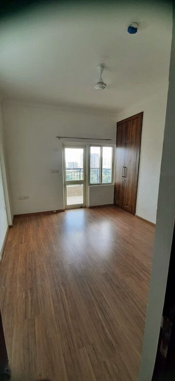 Room in 2.5 BHK Apartment at Ramprastha Awho, Sector 95 – for Rent