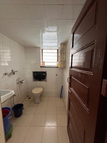 Attached Bathroom in 2 BHK Apartment at Vakola – for Rent