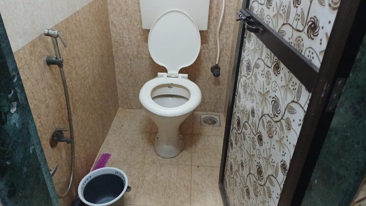 Bathroom, vrindavan-society-thane-west 1.5 Bedroom 435 Sq.Ft. Apartment In Vrindavan Society Thane 9455388