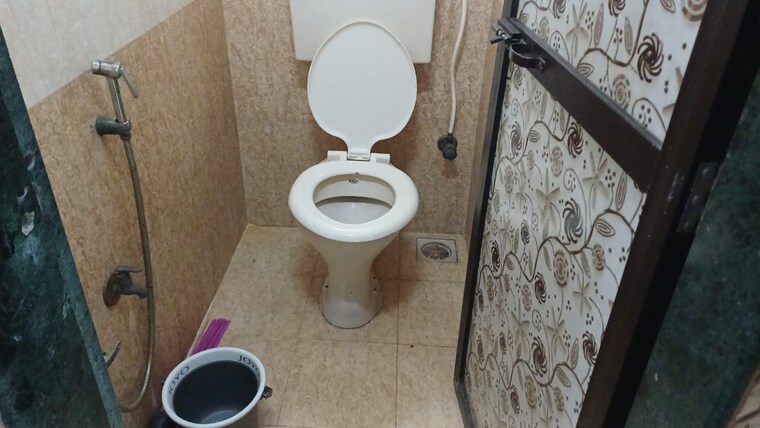 Bathroom, vrindavan-society-thane-west 1.5 Bedroom 435 Sq.Ft. Apartment In Vrindavan Society Thane 9455388