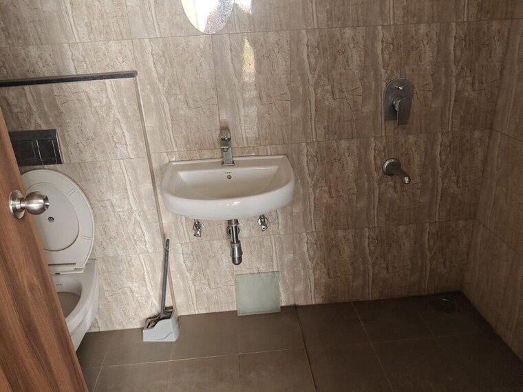 Bathroom, sector 57 3 Bedroom 263 Sq.Yd. Apartment In Sector 57 Gurgaon 9455564