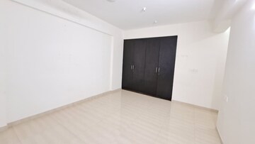 Room in 2 BHK Apartment at Hiranandani Estate – for Rent