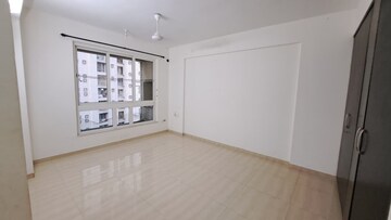 Room in 2 BHK Apartment at Hiranandani Estate – for Rent