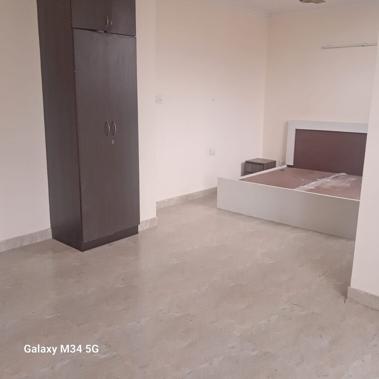 Room, alaknanda-society 3.5 Bedroom 2000 Sq.Ft. Apartment In Sector 56 Gurgaon 9455607