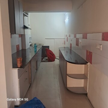 Master Bedroom in 3.5 BHK Apartment at Alaknanda Society, Sector 56 – for Rent