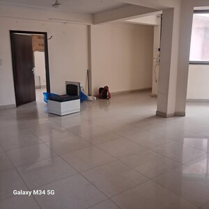 Room in 3.5 BHK Apartment at Alaknanda Society, Sector 56 – for Rent