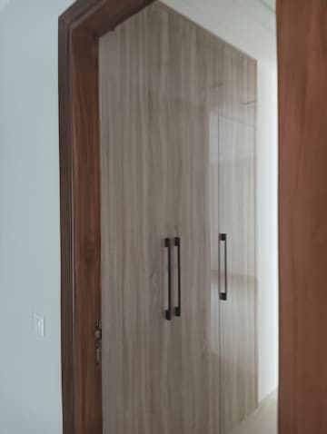 Bathroom in 1 BHK Builder Floor at Dlf Phase I – for Rent