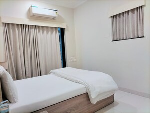 Bedroom in 2 BHK Apartment at K Raheja Raheja Residency, Malad East – for Rent