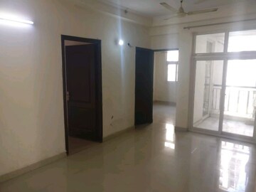 Room in 3.5 BHK Apartment at Amrapali Princely Estate, Sector 76 – for Rent