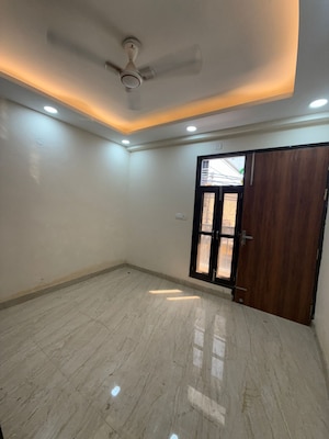 Room in 2 BHK Apartment at Vasant Kunj – for Sale