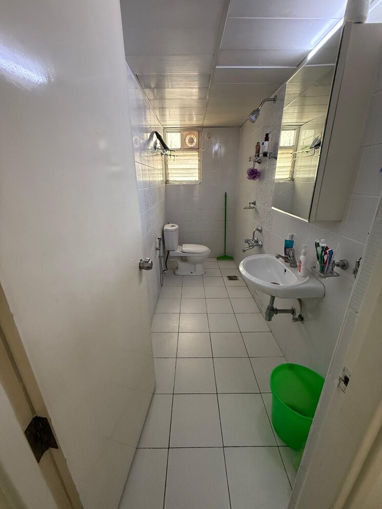 Bathroom, mantri-celestia 3 Bedroom 1198 Sq.Ft. Apartment In Gachibowli Hyderabad 9455733