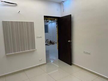 Room in 2.5 BHK Apartment at Cybercity Marina Skies, Hi Tech City – for Rent