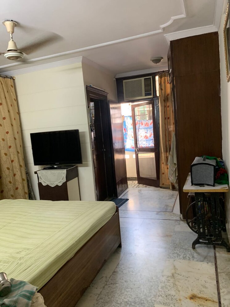 Living Room, dlf phase i 3 Bedroom 300 Sq.Yd. Builder Floor In Dlf Phase I Gurgaon 9455785