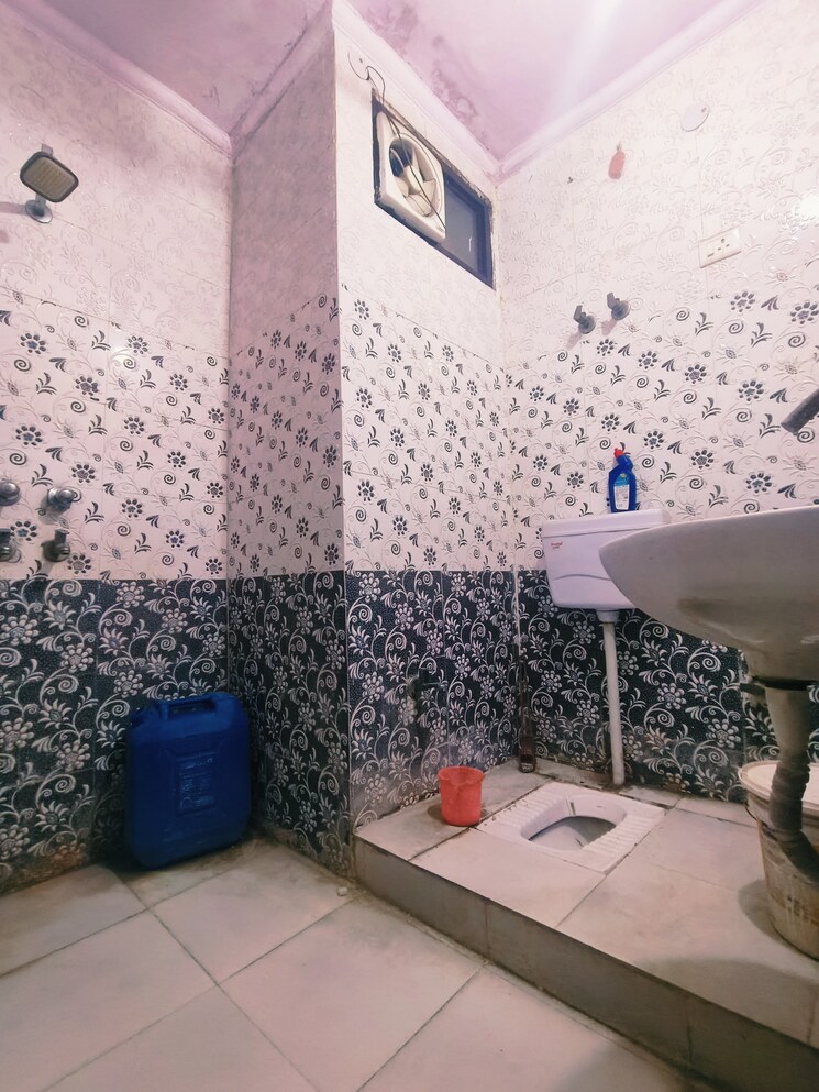 Bathroom, dwarka mor 2 Bedroom 540 Sq.Ft. Builder Floor In Dwarka Mor Delhi 9455813