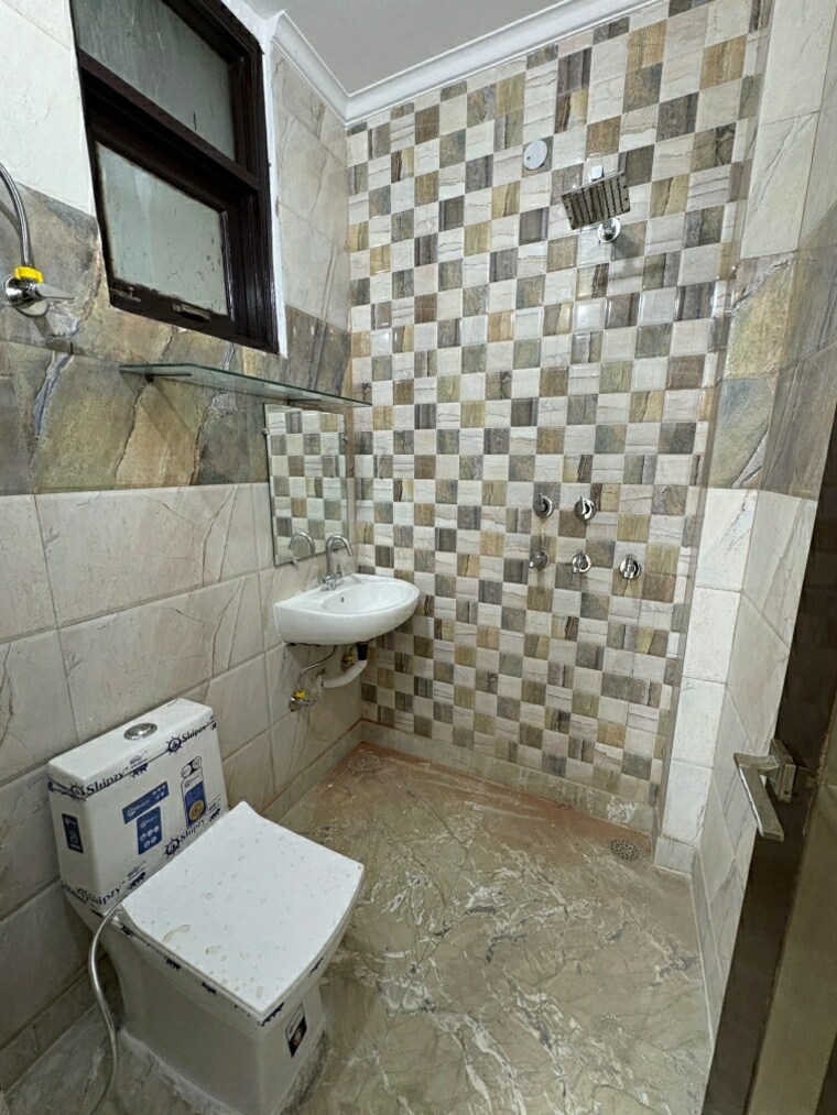 Bathroom, dda-vasundhara-apartments 4 Bedroom 1600 Sq.Ft. Apartment In Rohini Sector 9 Delhi 9456000