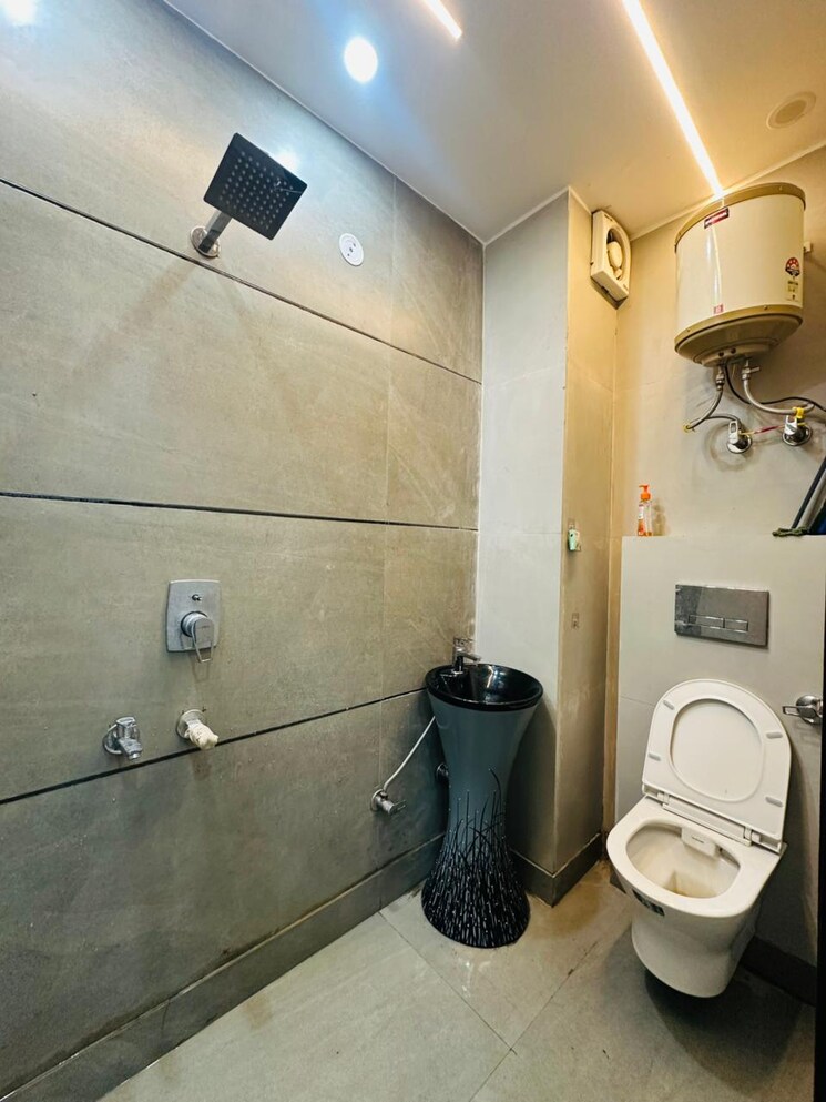 Bathroom, dwarka mor 2 Bedroom 540 Sq.Ft. Builder Floor In Dwarka Mor Delhi 9455841