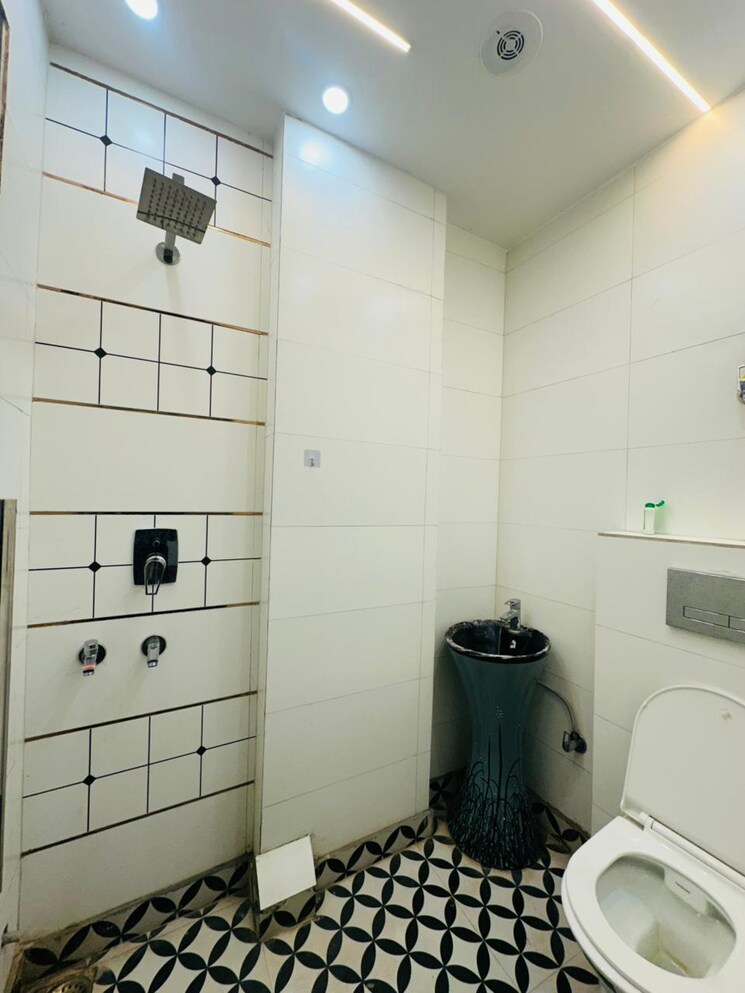 Bathroom, dwarka mor 2 Bedroom 540 Sq.Ft. Builder Floor In Dwarka Mor Delhi 9455841