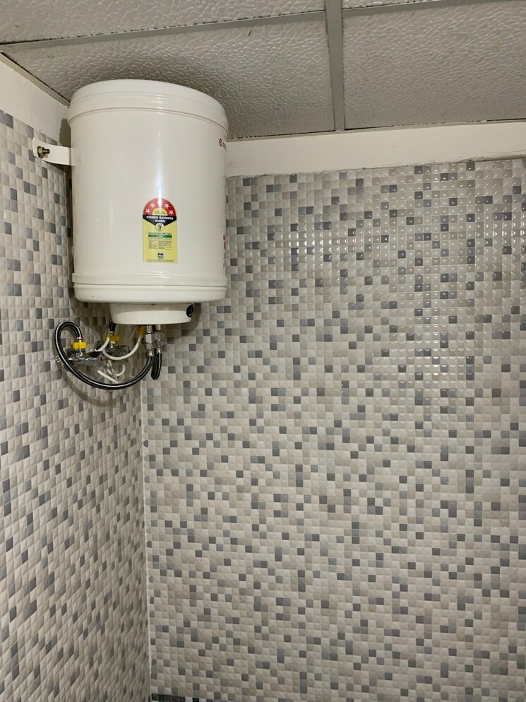 Bathroom, maxblis-grand-wellington 1 Bedroom 615 Sq.Ft. Apartment In Sector 75 Noida 9455868