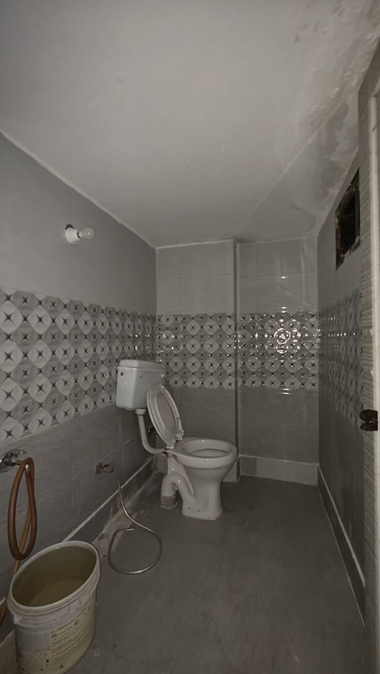 Bathroom, govindpuri 1 RK 100 Sq.Ft. Builder Floor In Govindpuri Delhi 9455977